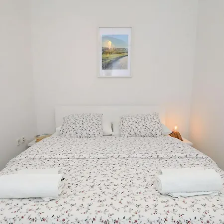 Candela, No 2 * Starigrad Paklenica