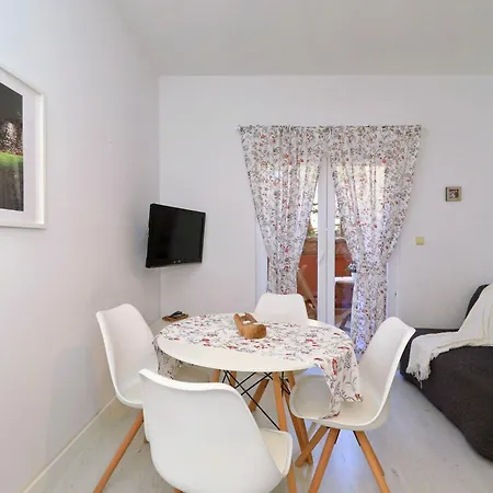 Candela, No 2 Lejlighed Starigrad Paklenica