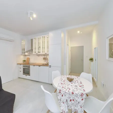 Candela, No 2 Apartmán Starigrad Paklenica