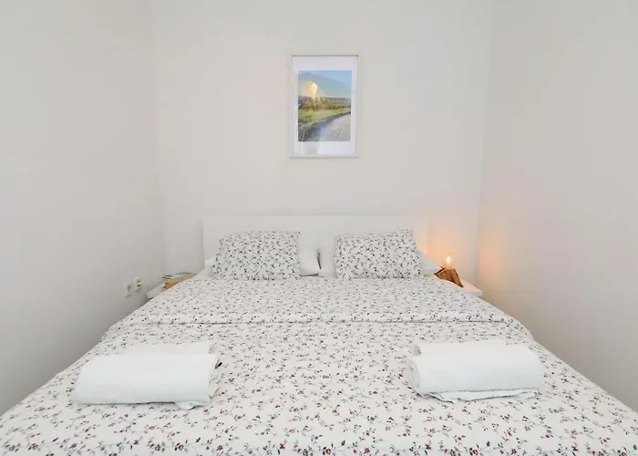 Candela, No 2 * Starigrad-Paklenica