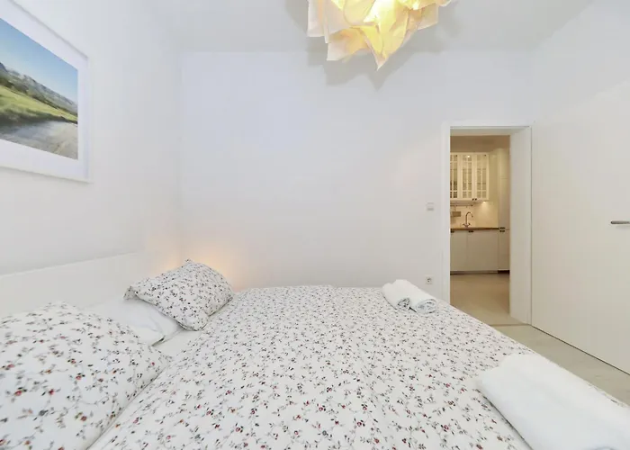 Candela, No 2 Appartement *