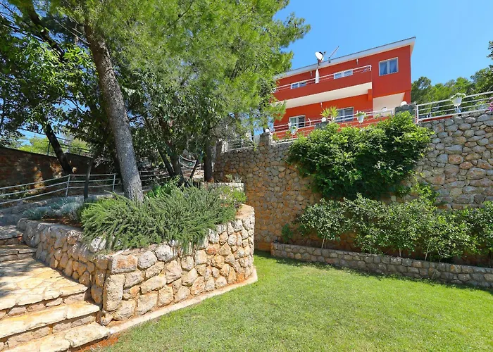 Candela, No 2 Apartment *