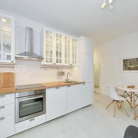 Candela, No 2 Apartment *