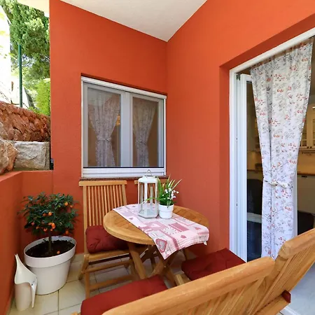 Candela, No 2 Apartment